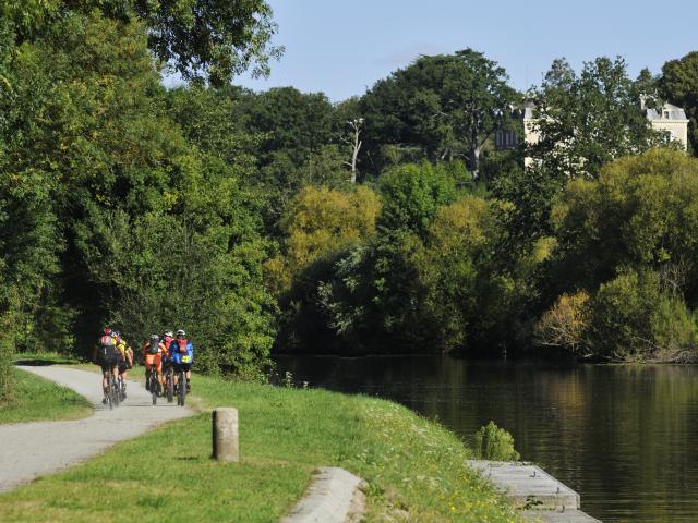 Ecluse De Fourmusson A Menil La Mayenne (riviere) Menil