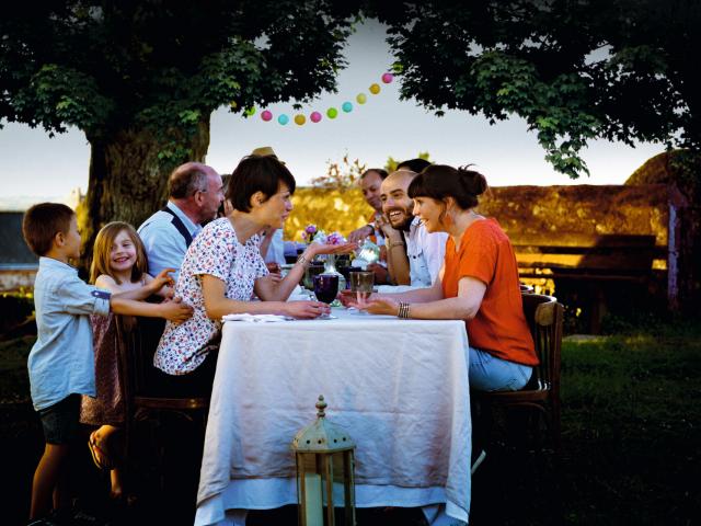 Repas De Famille Sainte Suzanne Chammes Cp Pascal Beltrami Mayenne Tourisme 1920px